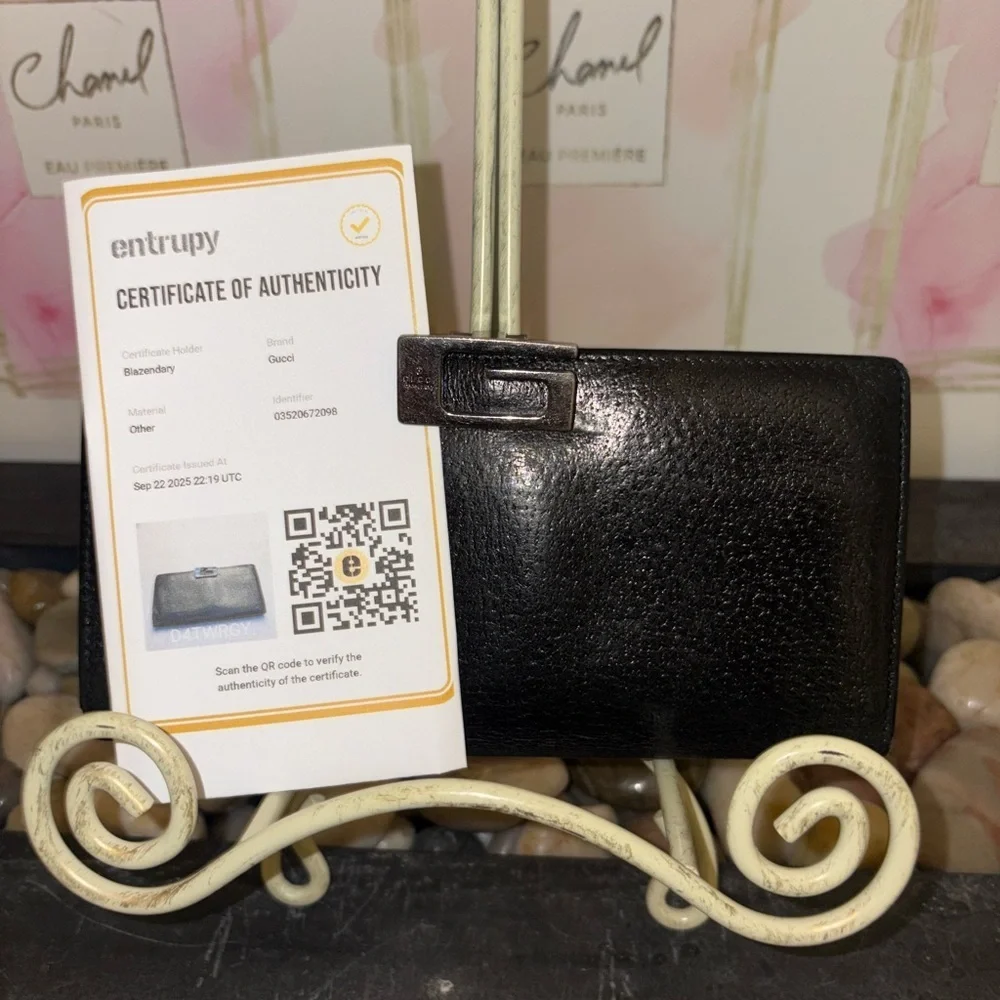 Gucci Vintage Leather Wallet w/COA - Picture 10 of 11